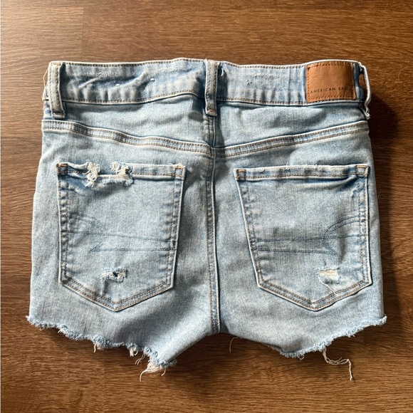 American Eagle denim Shorts Distressed Light Wash, high waisted, lace pockets 4 - Picture 4 of 4